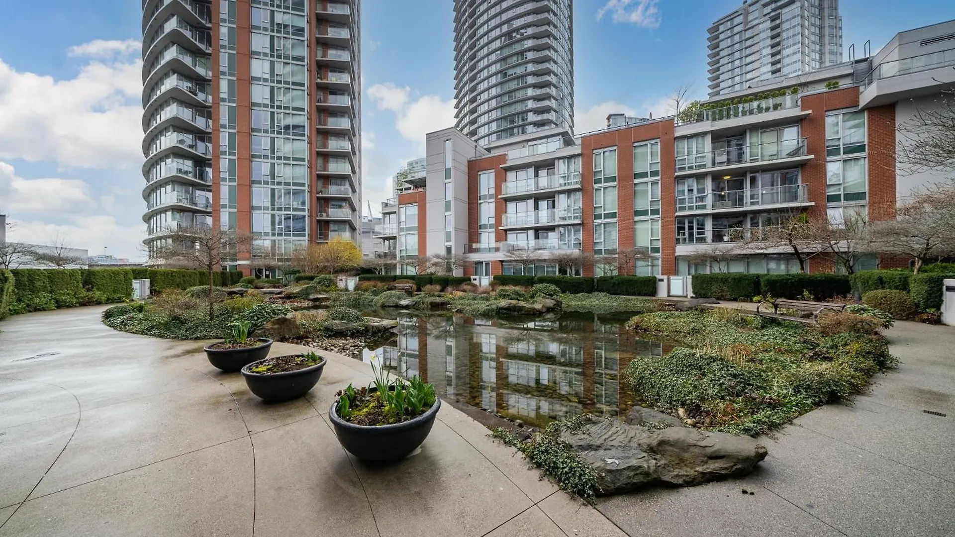 Great Ocean Mountain & City Views With One Free Parking Vancouver Kanada