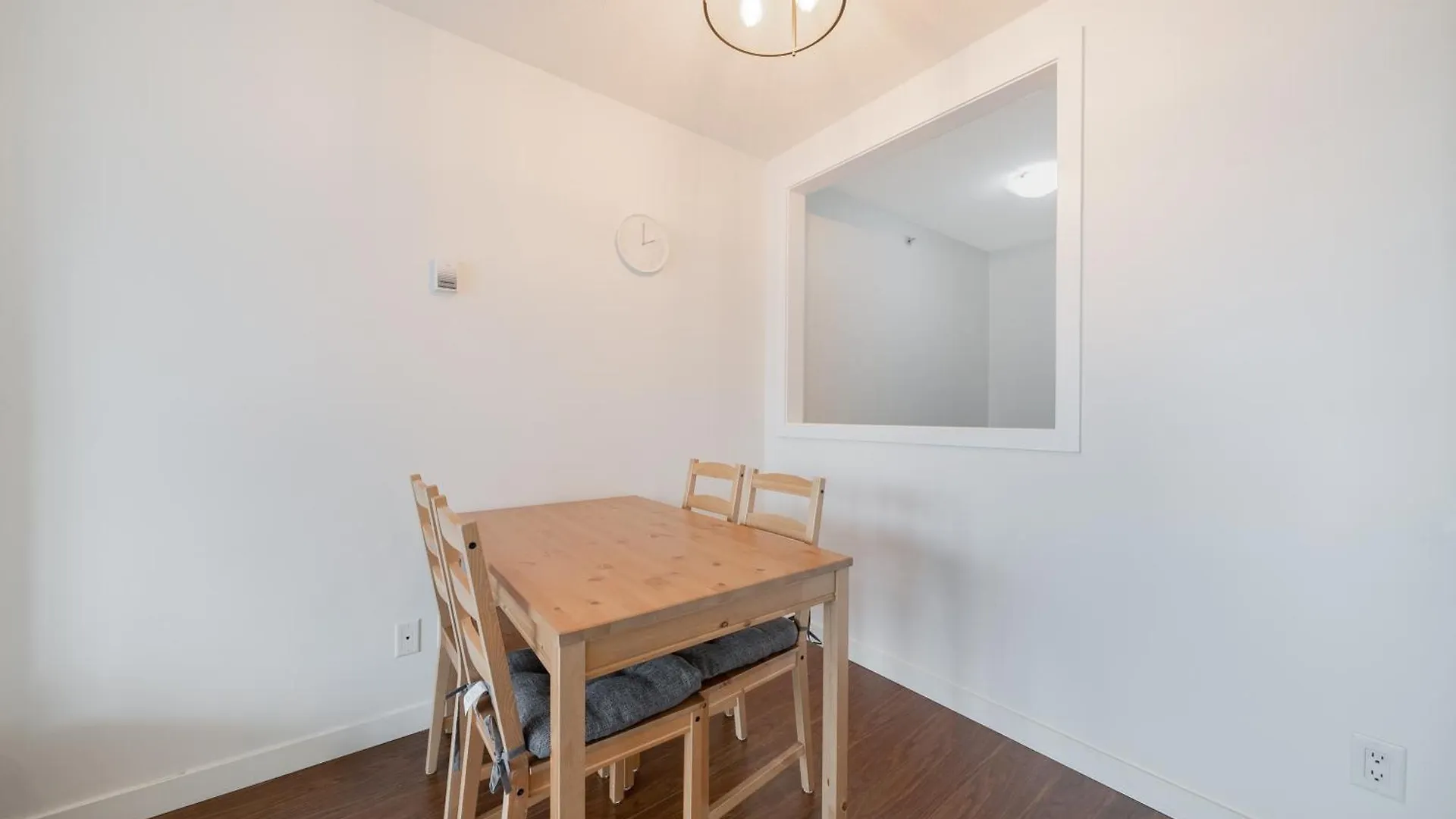 Great Ocean Mountain & City Views With One Free Parking Vancouver 0*,  Kanada